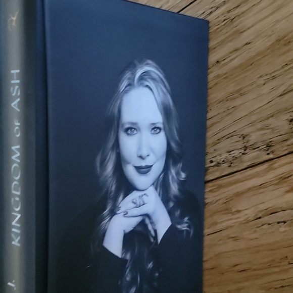 Sarah J. Maas Book Set - Picture 5 of 6
